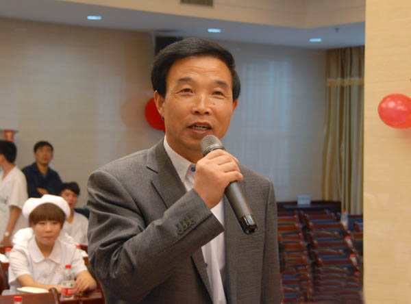 陈学忠院长宣布比赛结果并讲话